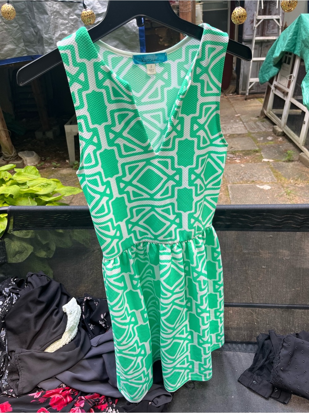 Vintage Buttons Green & White Geometric V‑Neck Mini Dress